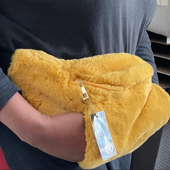 Faux Fur Belt Bag Fanny Pack - Picture 8 of 8